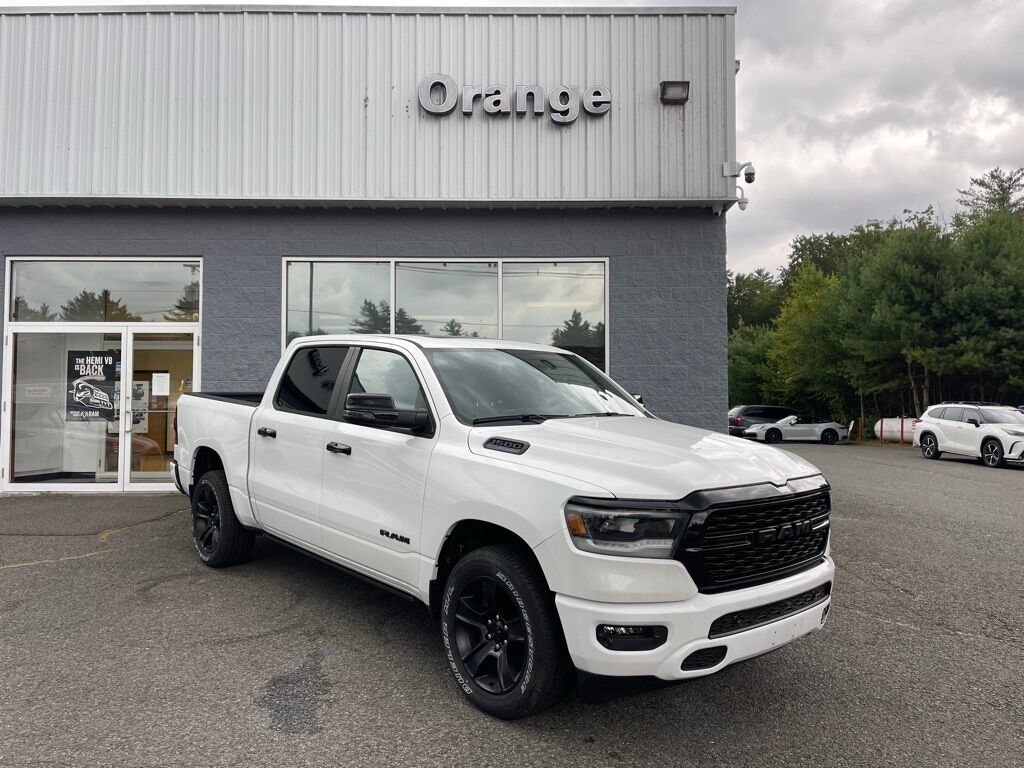 2023 Ram 1500 BIG HORN CREW CAB 4X4 5&#39;7 BOX Orange MA