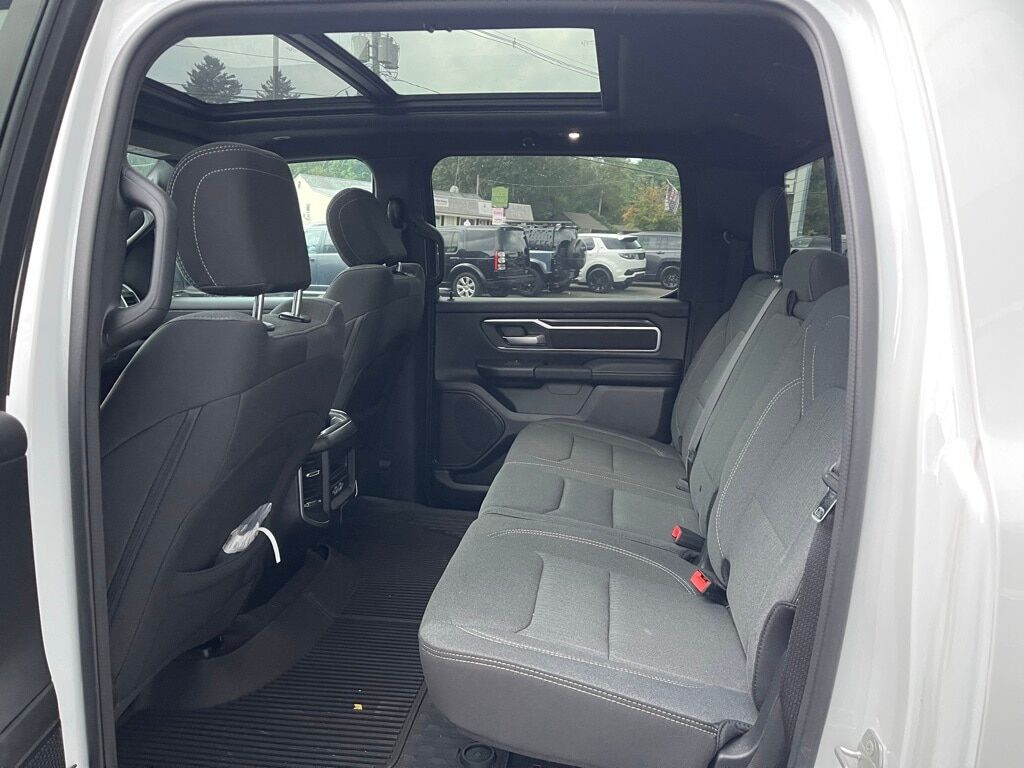 2023 Ram 1500 BIG HORN CREW CAB 4X4 5&#39;7 BOX Orange MA