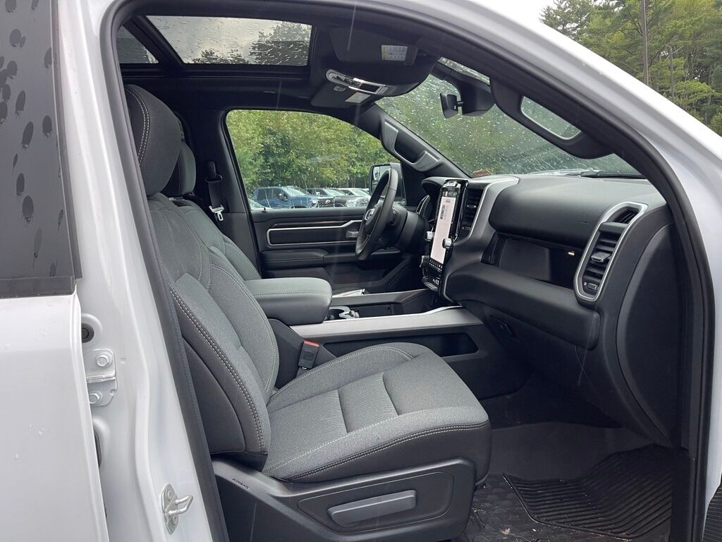 2023 Ram 1500 BIG HORN CREW CAB 4X4 5&#39;7 BOX Orange MA