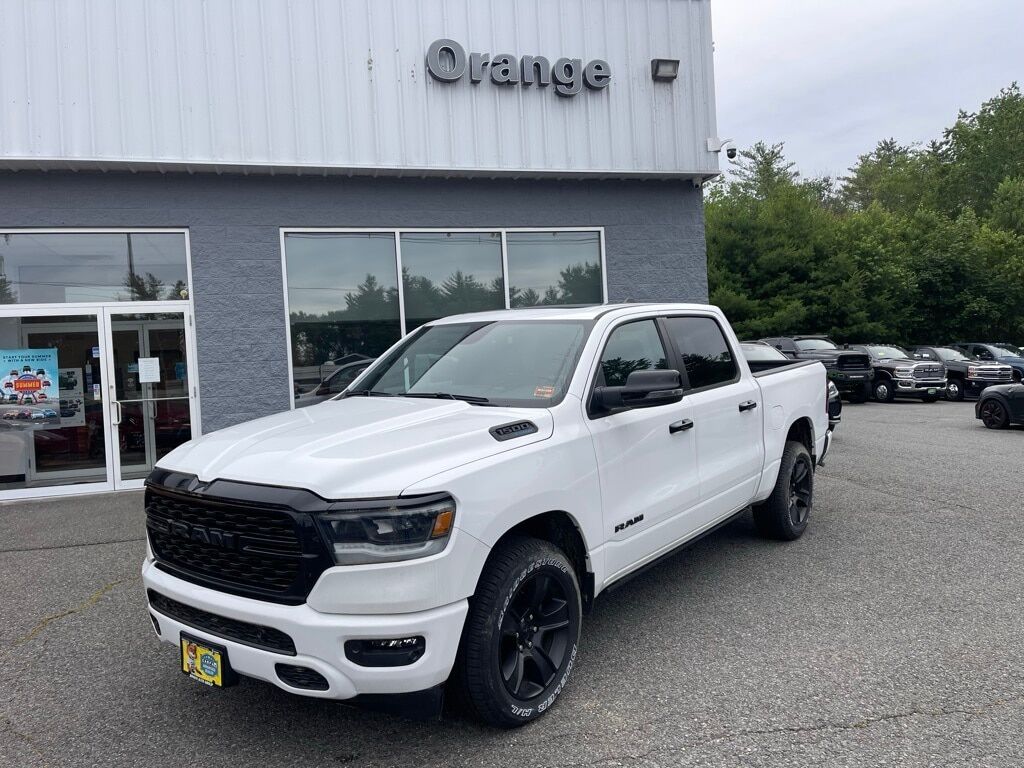 2023 Ram 1500 BIG HORN CREW CAB 4X4 5&#39;7 BOX Orange MA