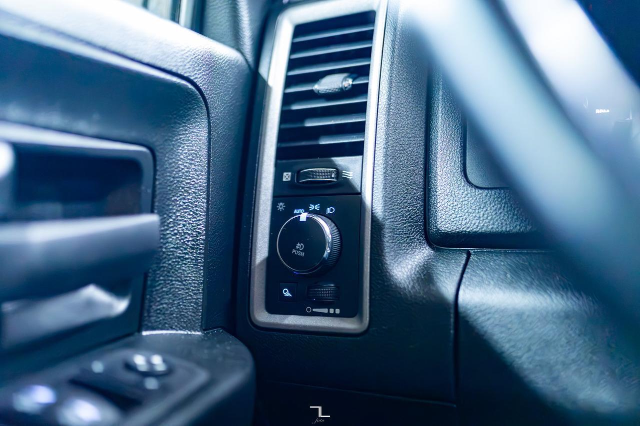 2023 Ram 1500 Classic 4x4 Crew Cab Express Leather BCam Red Deer AB