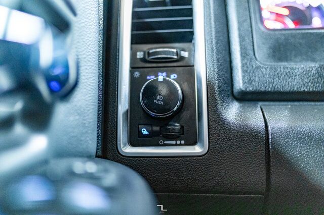 2023 Ram 1500 Classic 4x4 Crew Cab SLT Nav BCam Red Deer AB