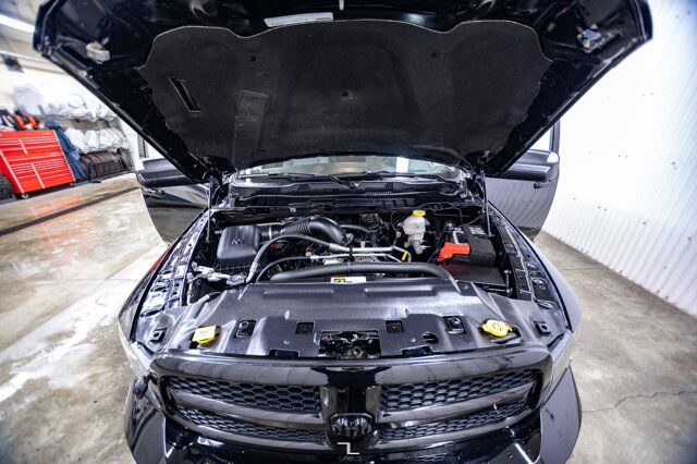 2023 Ram 1500 Classic 4x4 Crew Cab SLT Nav BCam Red Deer AB