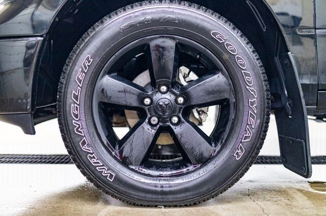 2023 Ram 1500 Classic 4x4 Crew Cab SLT Nav BCam Red Deer AB