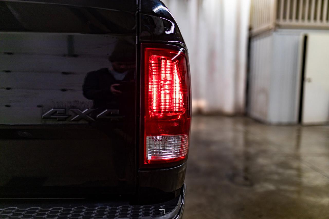 2023 Ram 1500 Classic 4x4 Crew Cab SLT Nav BCam Red Deer AB