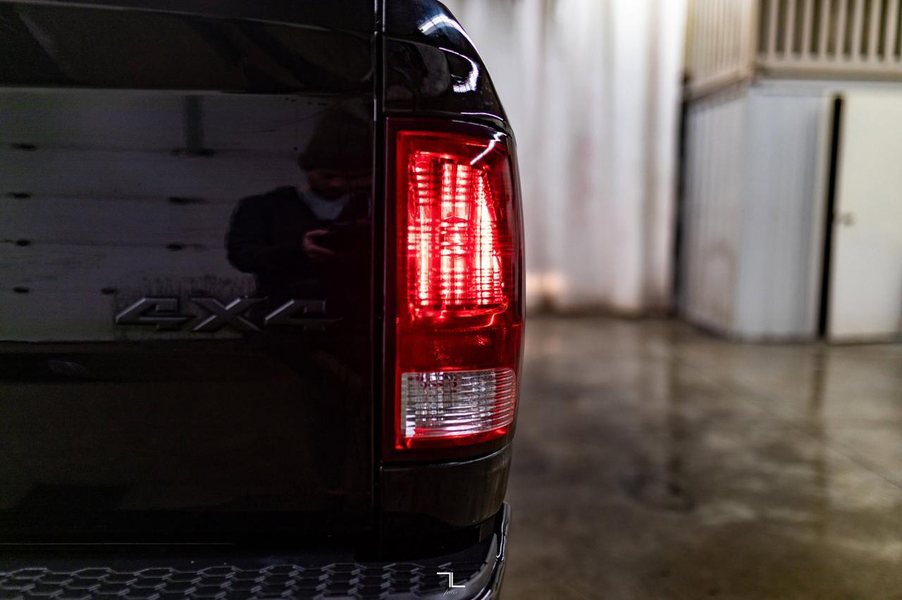 2023 Ram 1500 Classic 4x4 Crew Cab SLT Nav BCam Red Deer AB