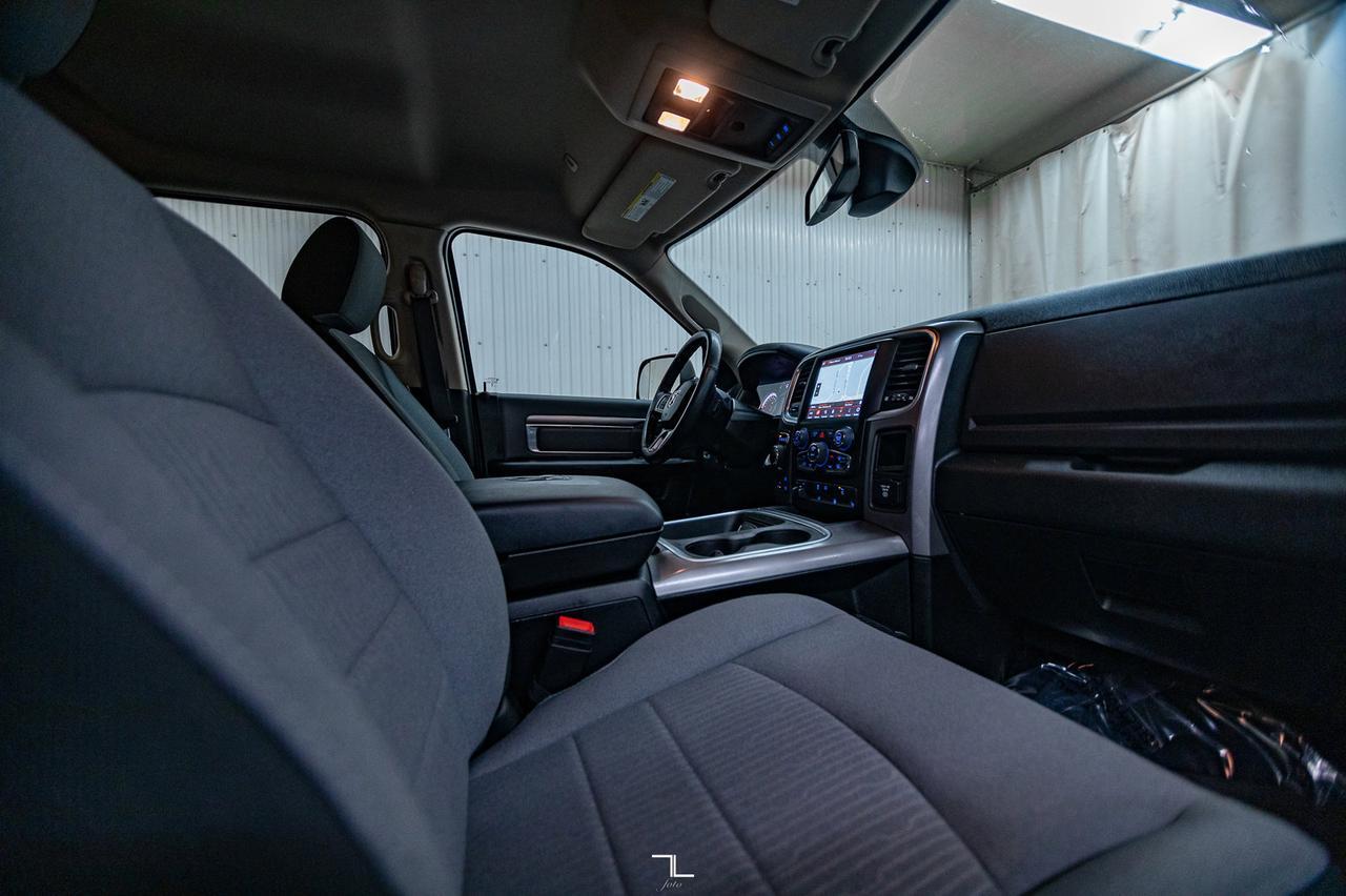 2023 Ram 1500 Classic 4x4 Crew Cab SLT Nav BCam Red Deer AB