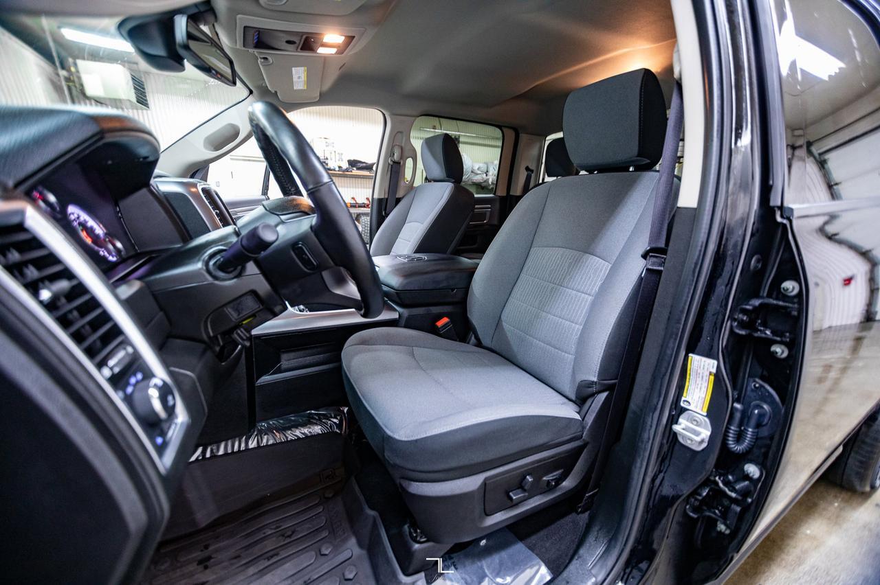 2023 Ram 1500 Classic 4x4 Crew Cab SLT Nav BCam Red Deer AB