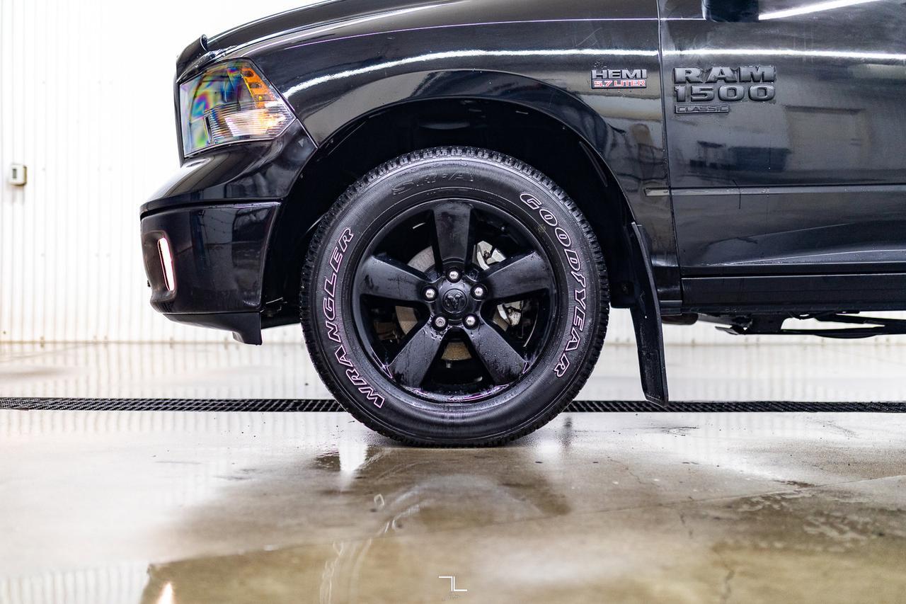 2023 Ram 1500 Classic 4x4 Crew Cab SLT Nav BCam Red Deer AB