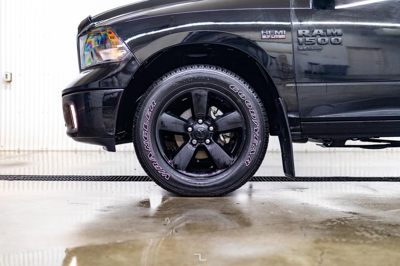 2023 Ram 1500 Classic 4x4 Crew Cab SLT Nav BCam Red Deer AB