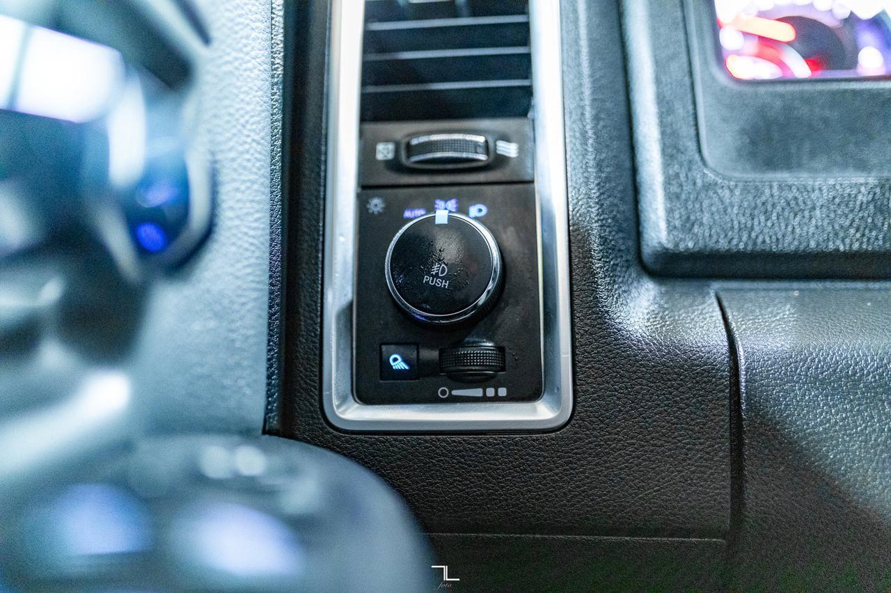 2023 Ram 1500 Classic 4x4 Crew Cab SLT Nav BCam Red Deer AB