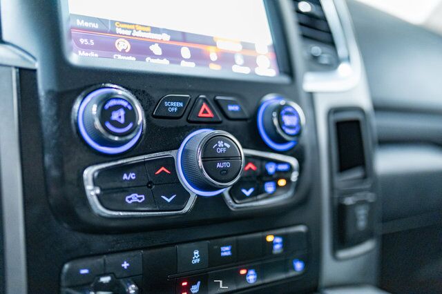 2023 Ram 1500 Classic 4x4 Crew Cab SLT Nav BCam Red Deer AB