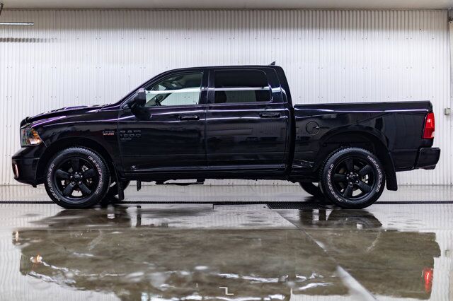 2023 Ram 1500 Classic 4x4 Crew Cab SLT Nav BCam Red Deer AB