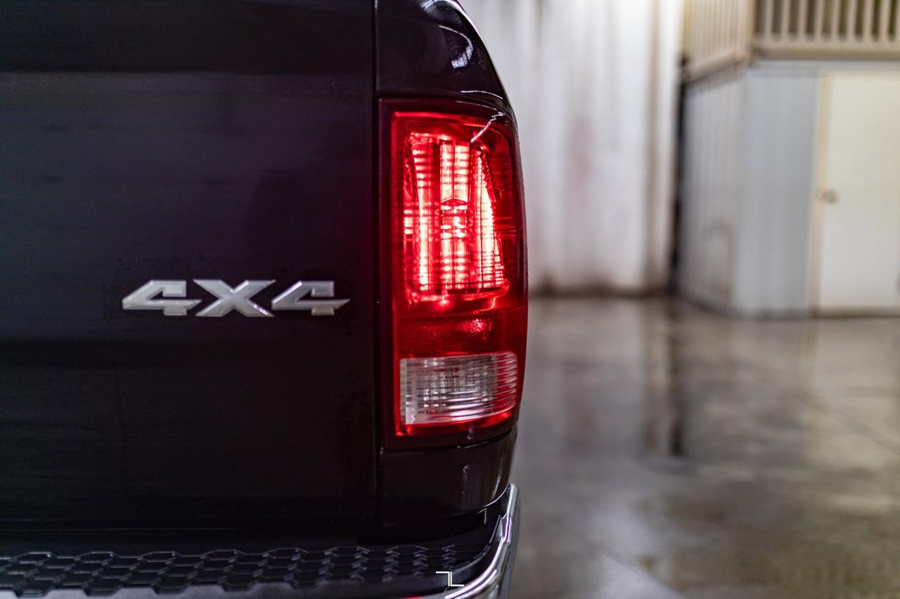 2023 Ram 1500 Classic 4x4 Crew Cab SLT Nav BCam Red Deer AB