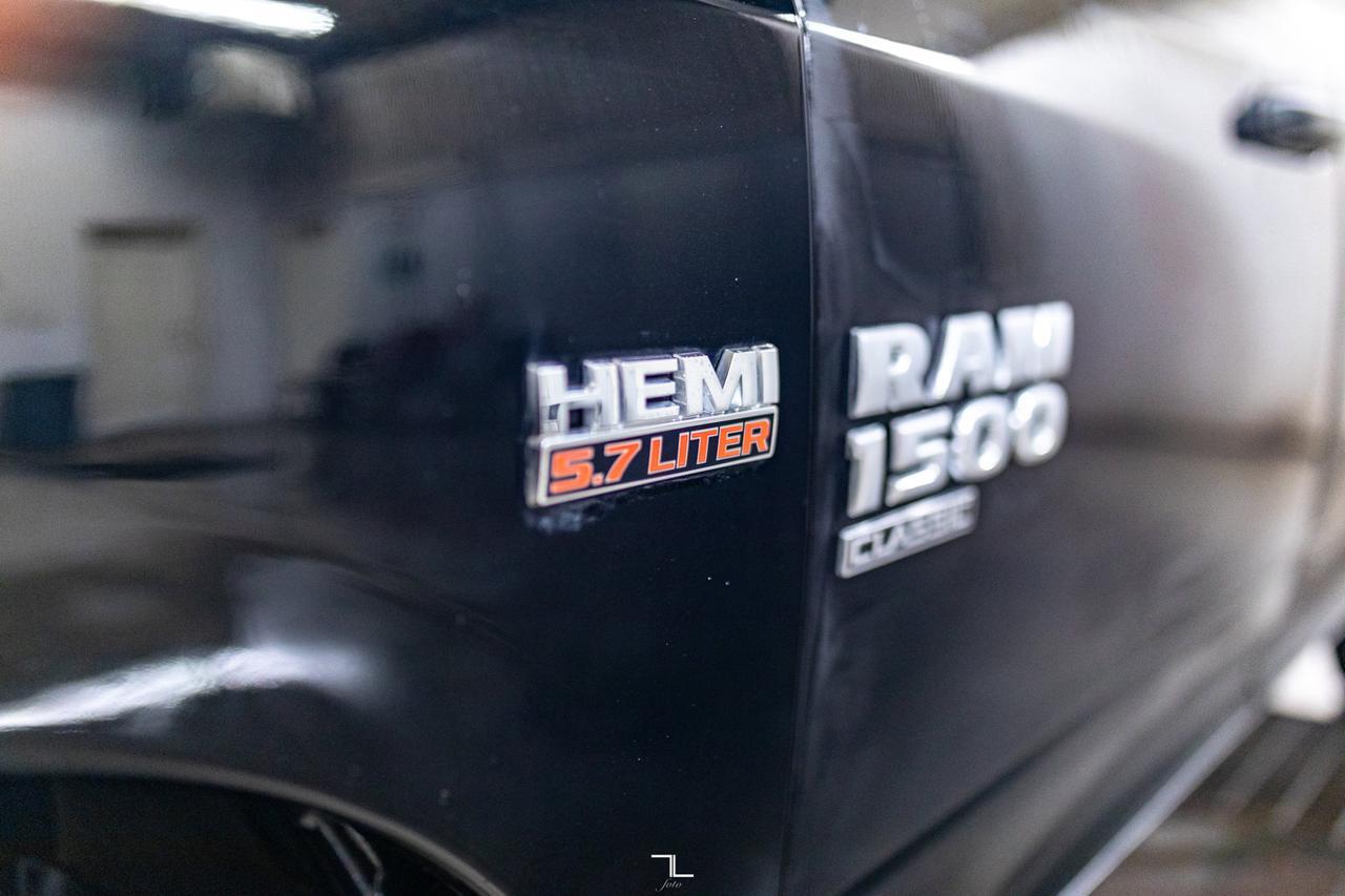 2023 Ram 1500 Classic 4x4 Crew Cab SLT Nav BCam Red Deer AB