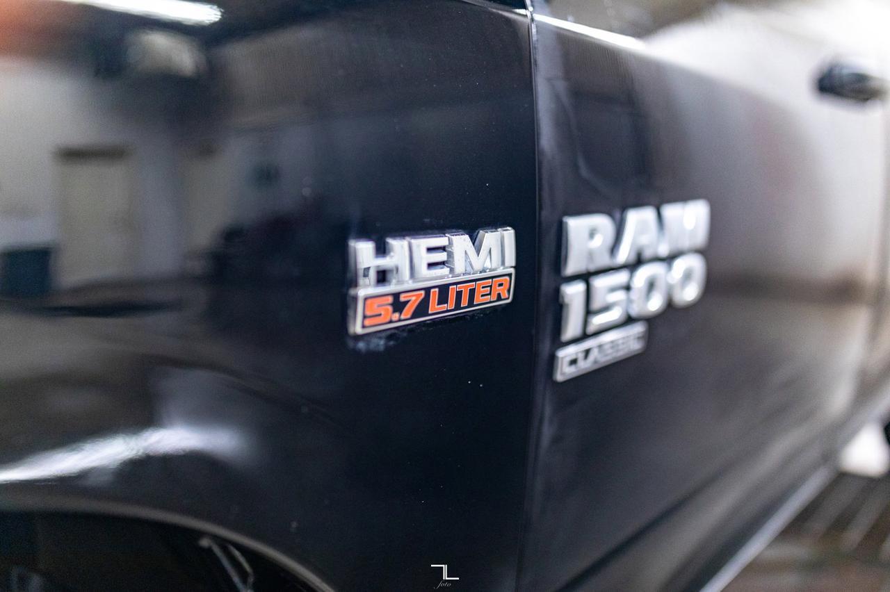 2023 Ram 1500 Classic 4x4 Crew Cab SLT Nav BCam Red Deer AB