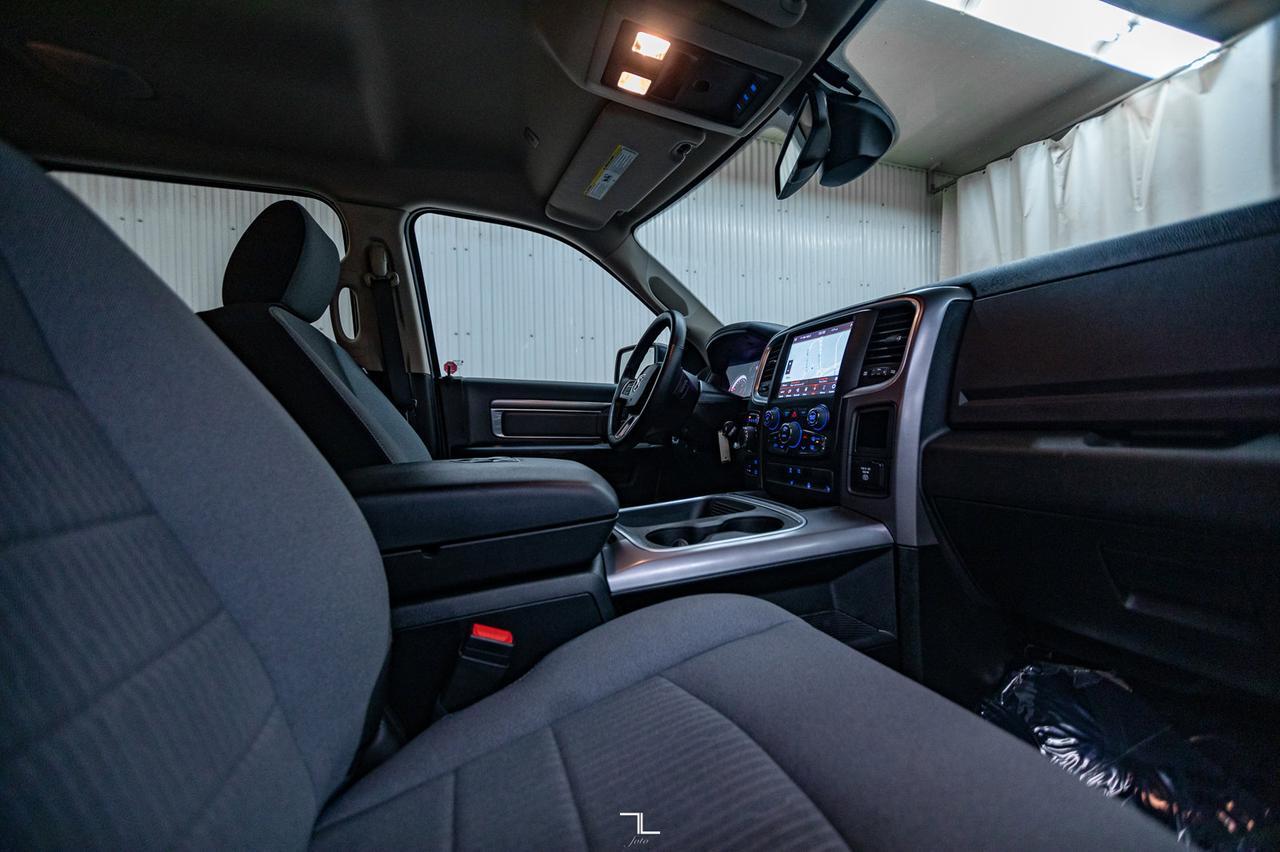 2023 Ram 1500 Classic 4x4 Crew Cab SLT Nav BCam Red Deer AB