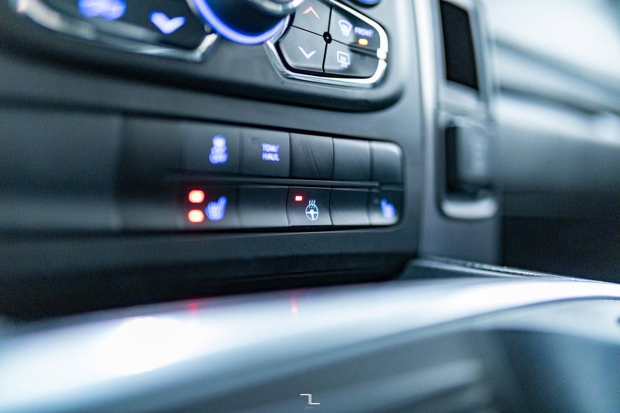 2023 Ram 1500 Classic 4x4 Crew Cab SLT Nav BCam Red Deer AB