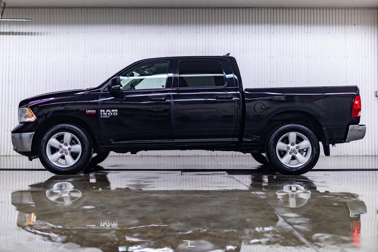 2023 Ram 1500 Classic 4x4 Crew Cab SLT Nav BCam Red Deer AB