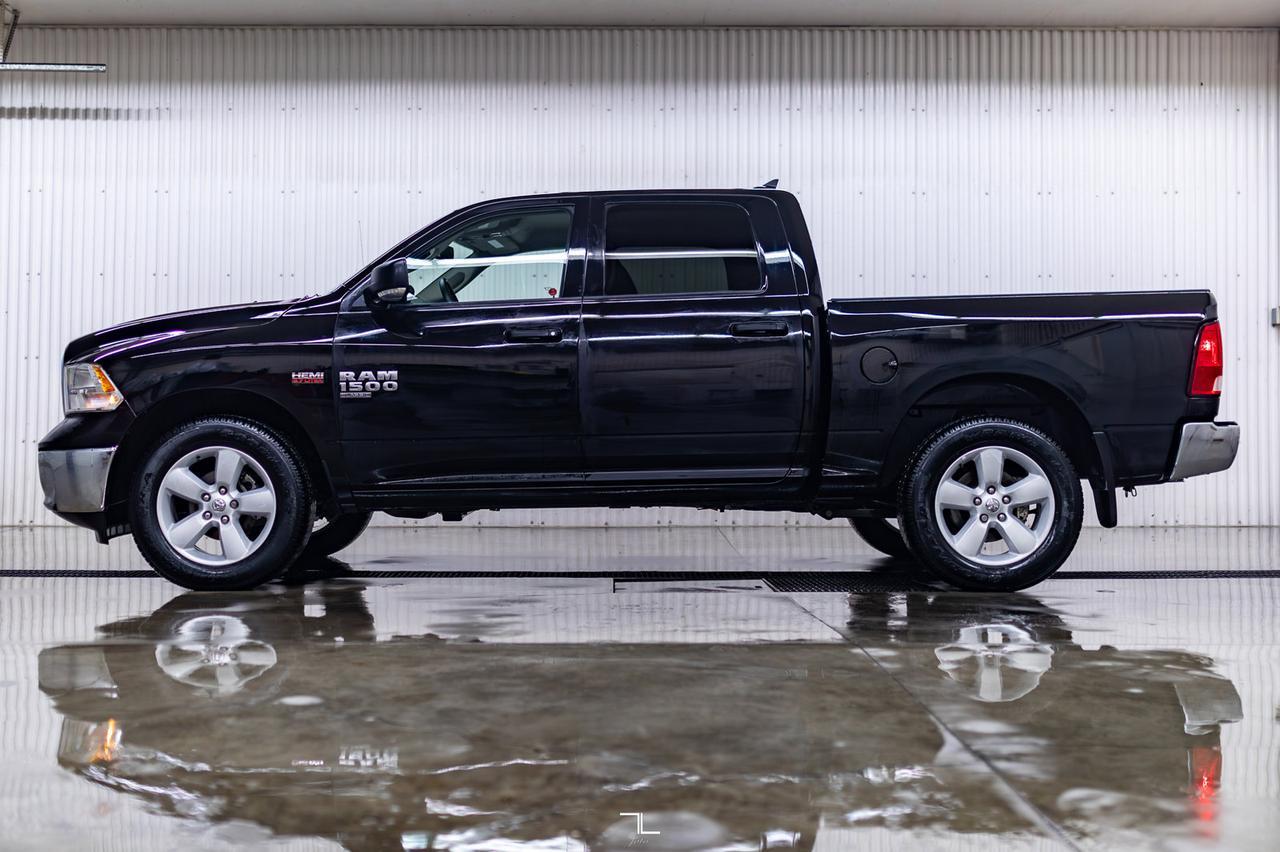 2023 Ram 1500 Classic 4x4 Crew Cab SLT Nav BCam Red Deer AB