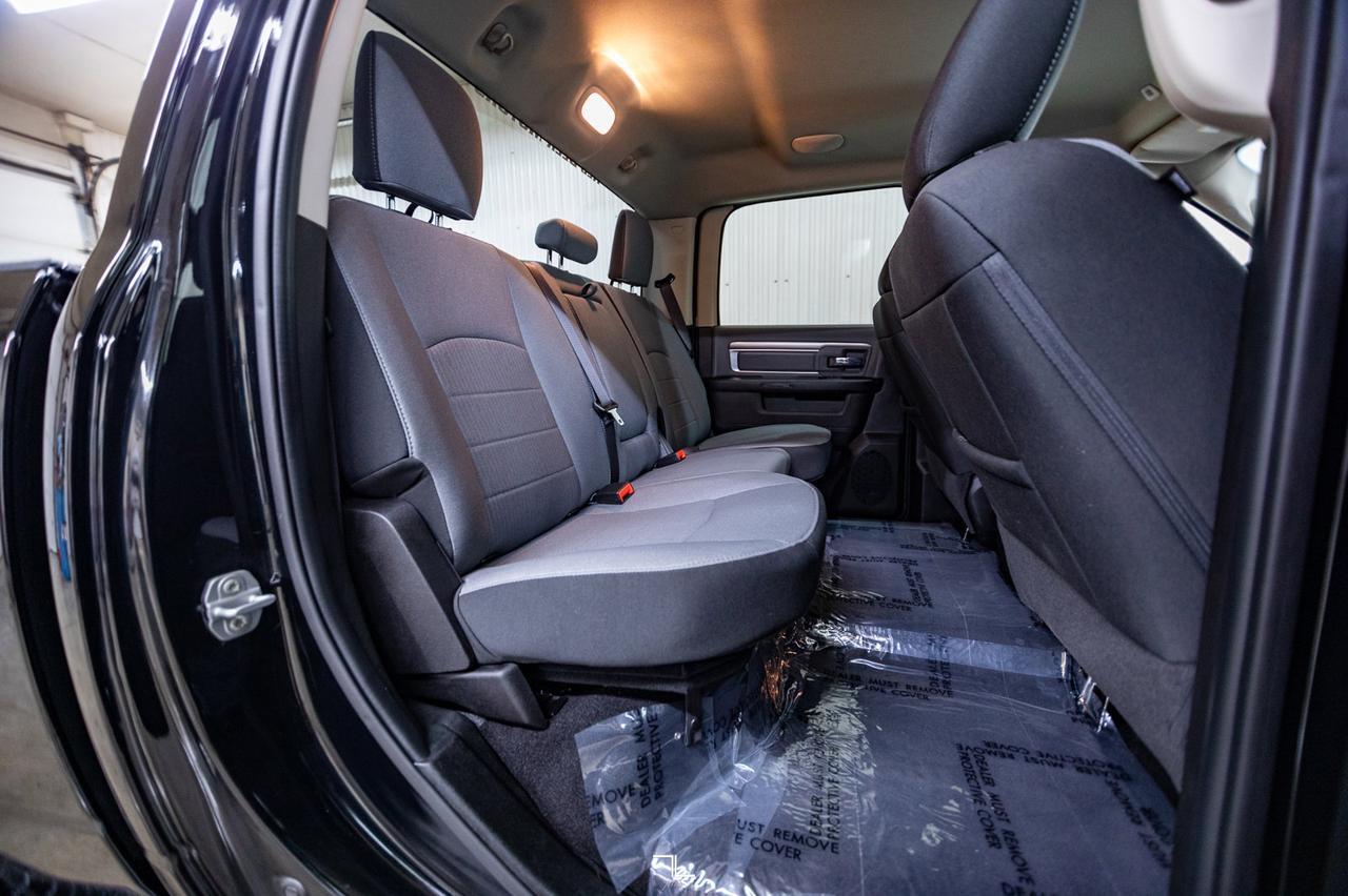 2023 Ram 1500 Classic 4x4 Crew Cab SLT Nav BCam Red Deer AB