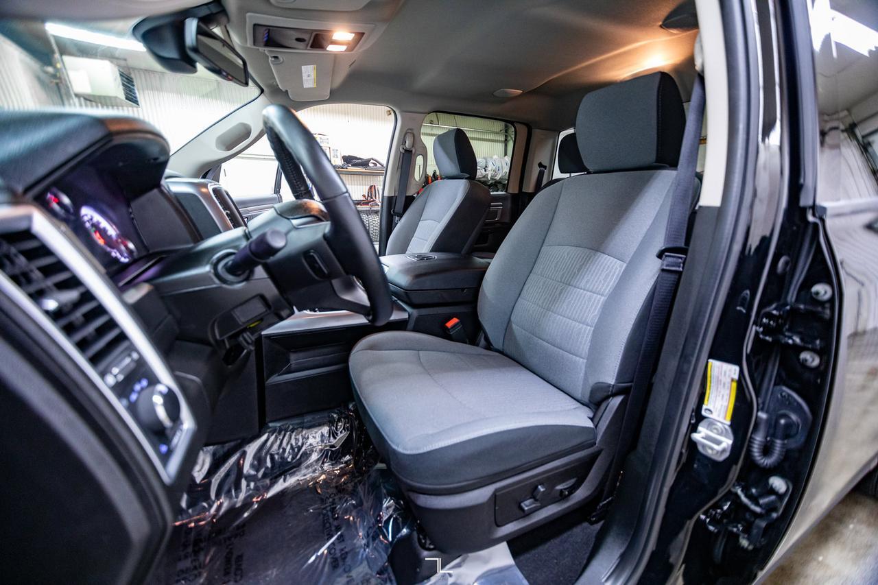 2023 Ram 1500 Classic 4x4 Crew Cab SLT Nav BCam Red Deer AB