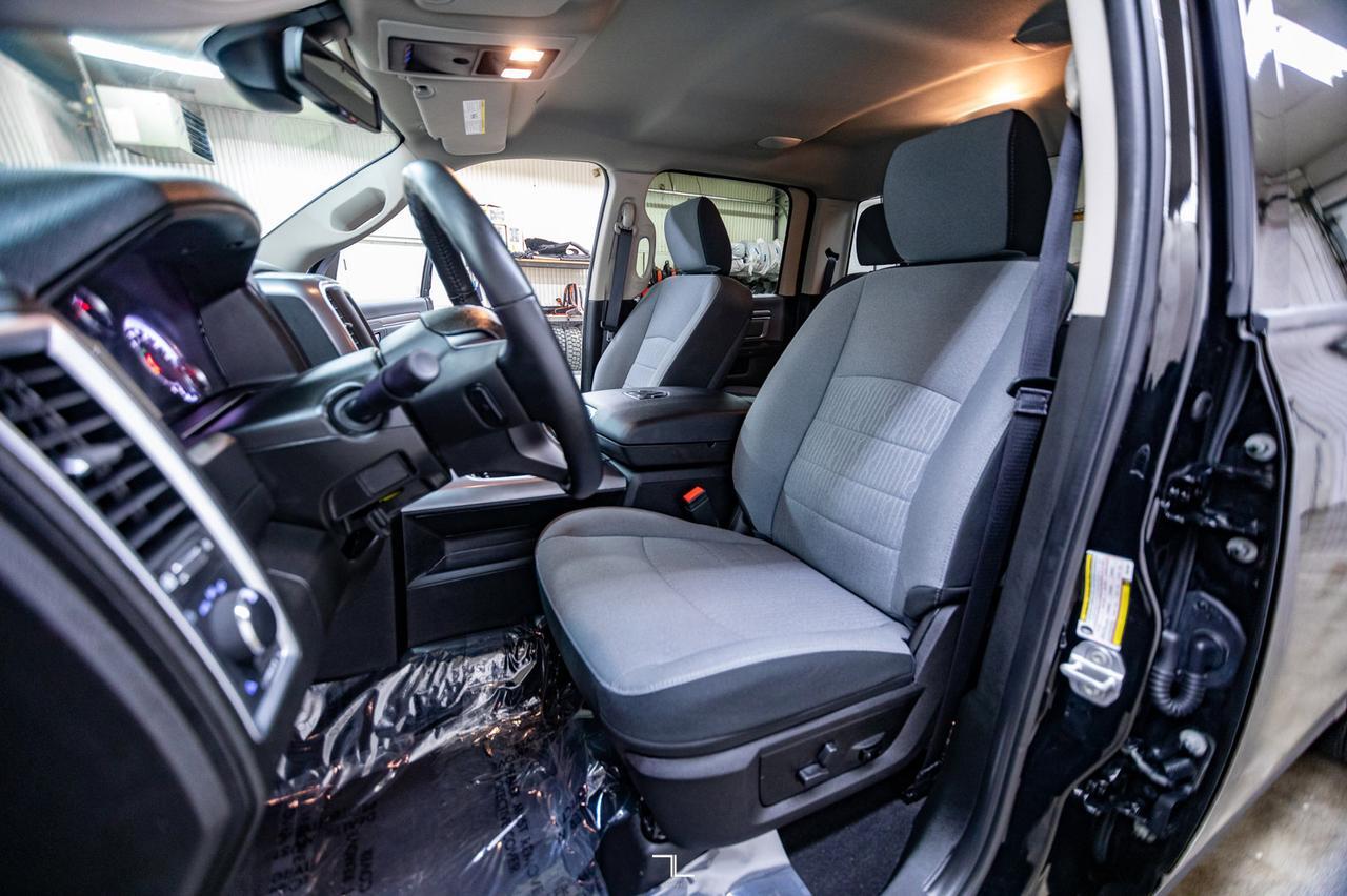 2023 Ram 1500 Classic 4x4 Crew Cab SLT Nav BCam Red Deer AB