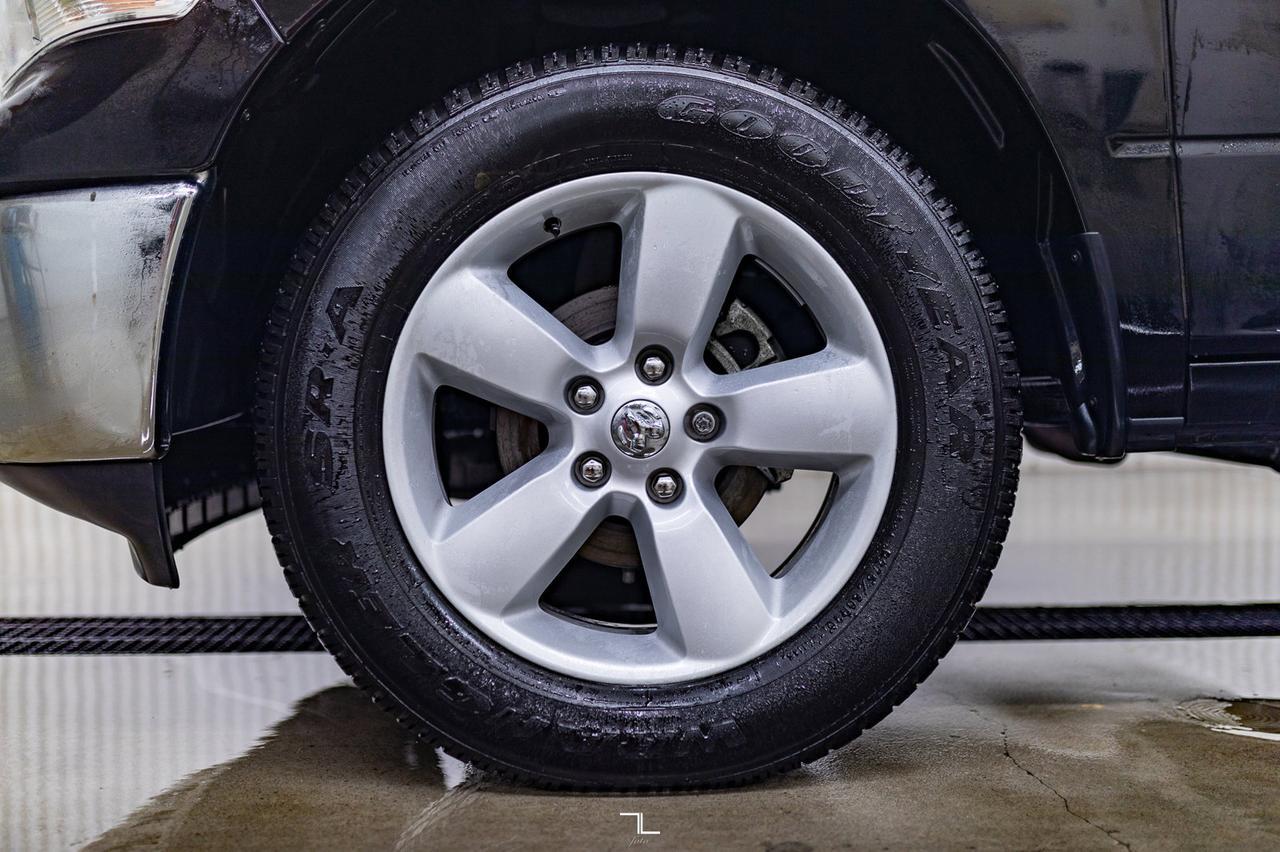 2023 Ram 1500 Classic 4x4 Crew Cab SLT Nav BCam Red Deer AB