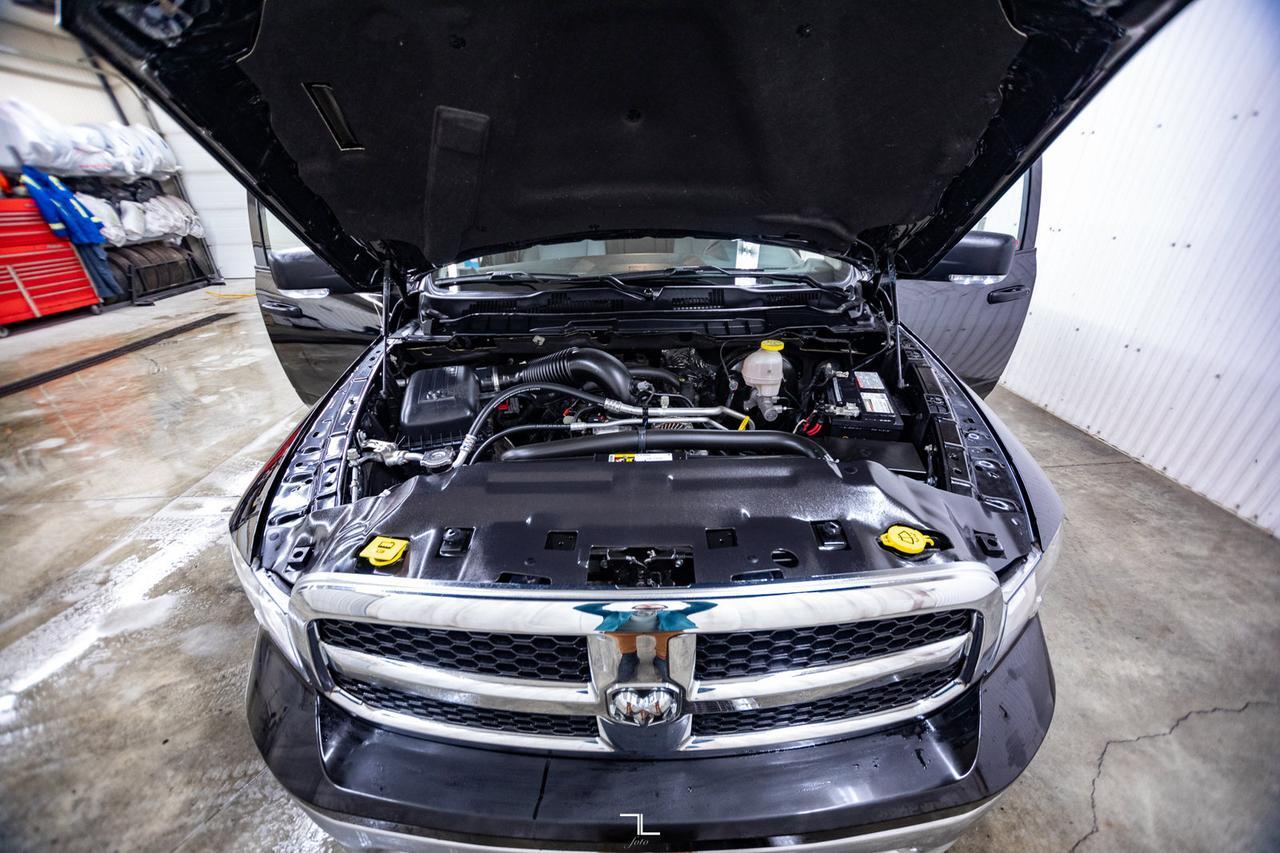 2023 Ram 1500 Classic 4x4 Crew Cab SLT Nav BCam Red Deer AB
