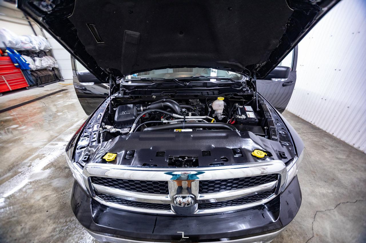 2023 Ram 1500 Classic 4x4 Crew Cab SLT Nav BCam Red Deer AB