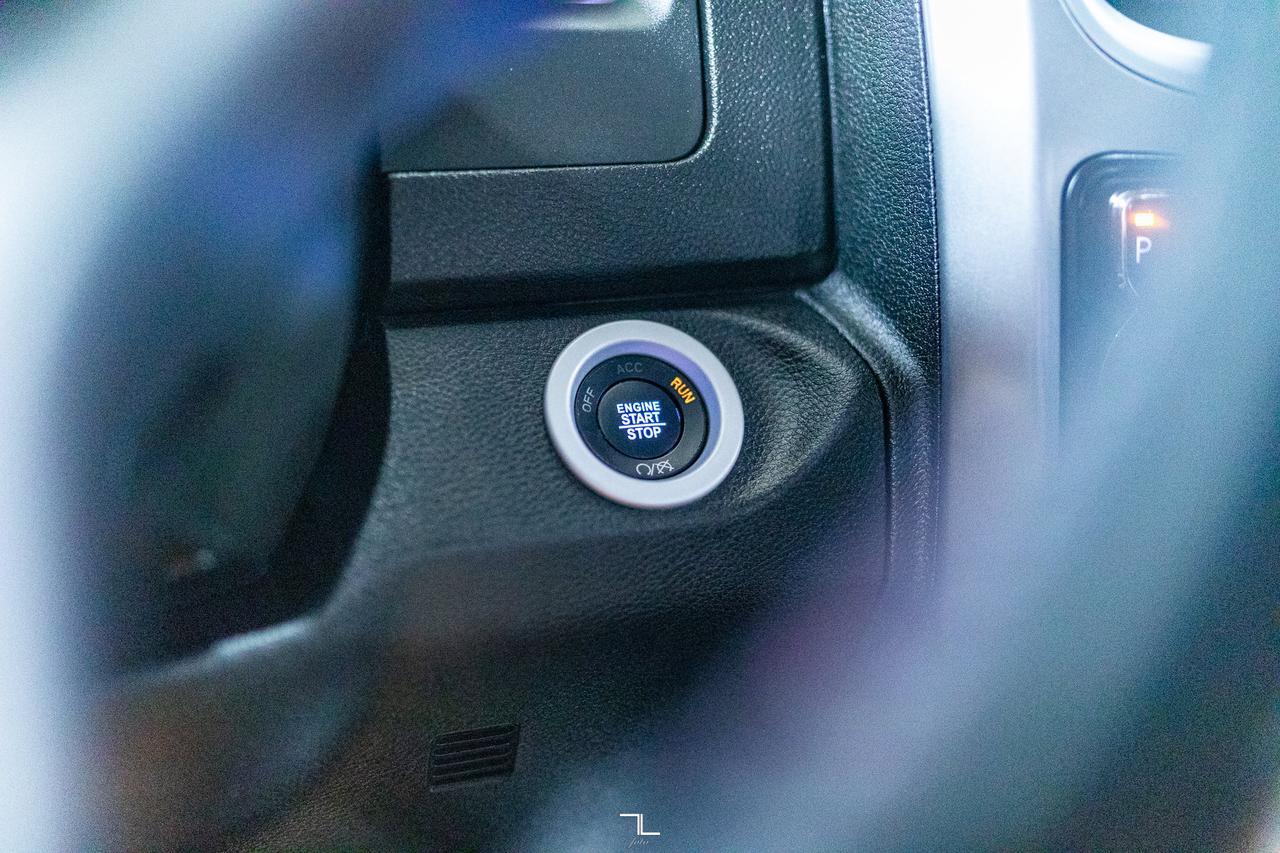 2023 Ram 1500 Classic 4x4 Crew Cab SLT Nav BCam Red Deer AB