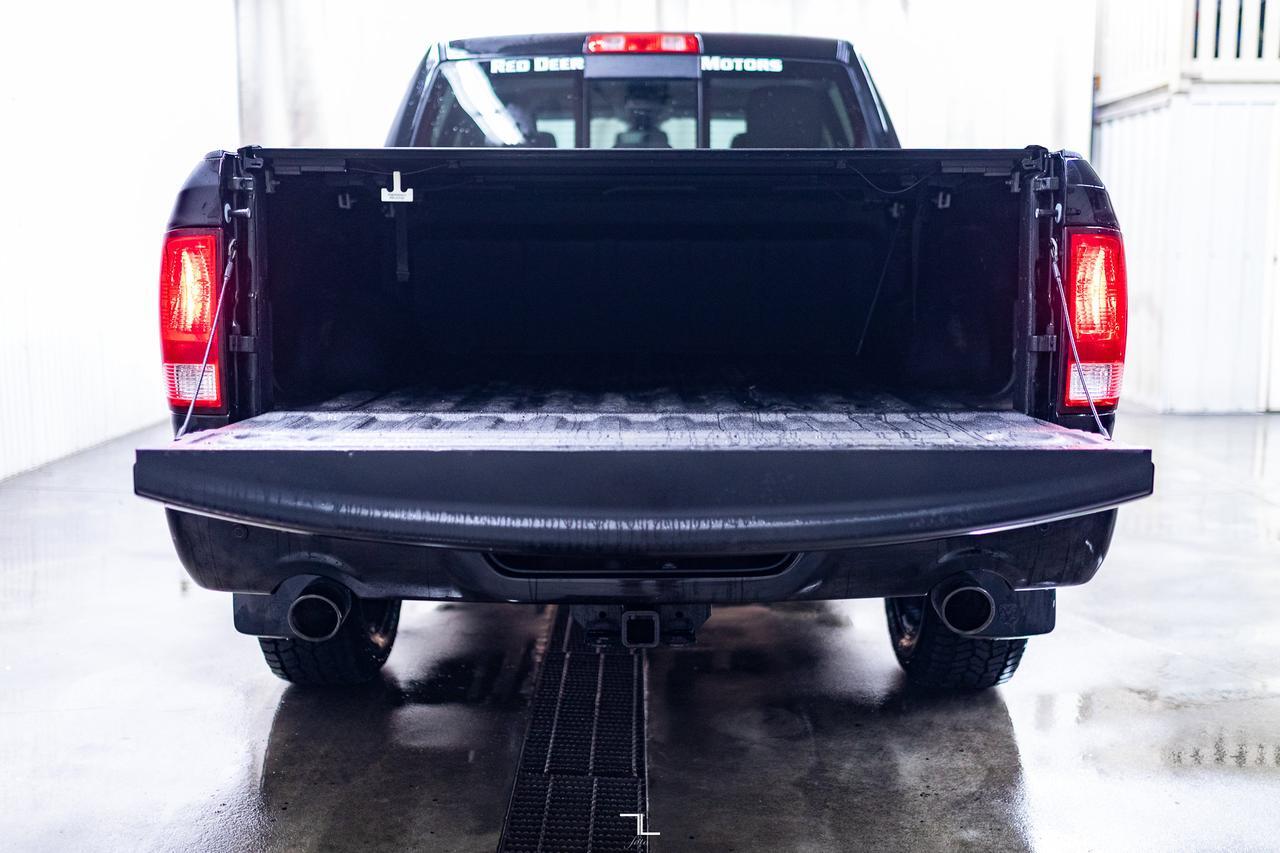 2023 Ram 1500 Classic 4x4 Crew Cab SLT Nav BCam Red Deer AB