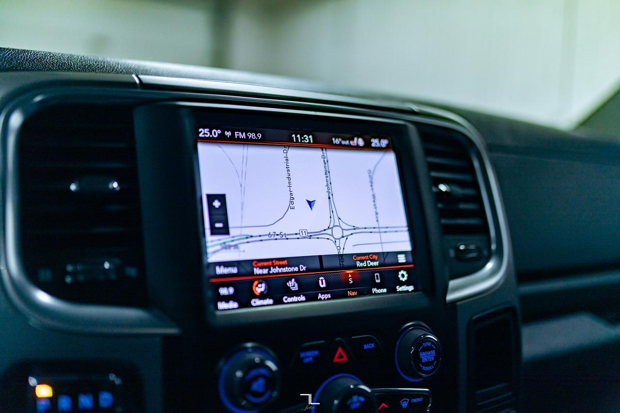 2023 Ram 1500 Classic 4x4 Crew Cab SLT Nav BCam Red Deer AB