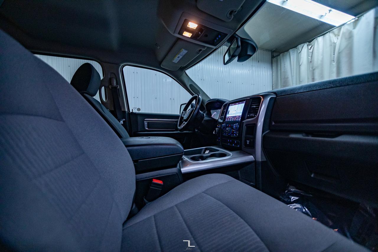 2023 Ram 1500 Classic 4x4 Crew Cab SLT Nav BCam Red Deer AB