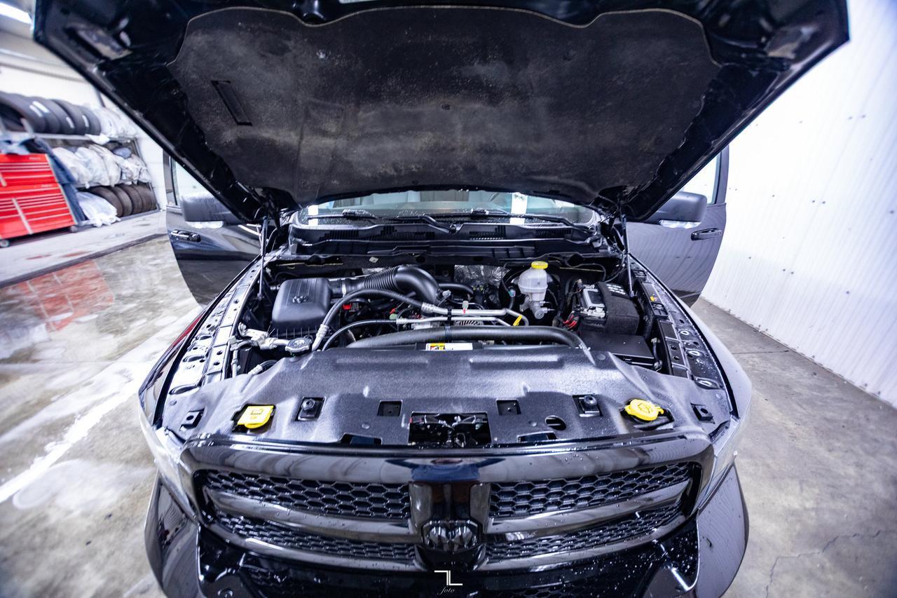 2023 Ram 1500 Classic 4x4 Crew Cab SLT Nav BCam Red Deer AB