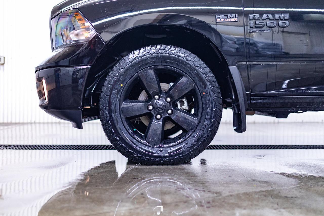 2023 Ram 1500 Classic 4x4 Crew Cab SLT Nav BCam Red Deer AB