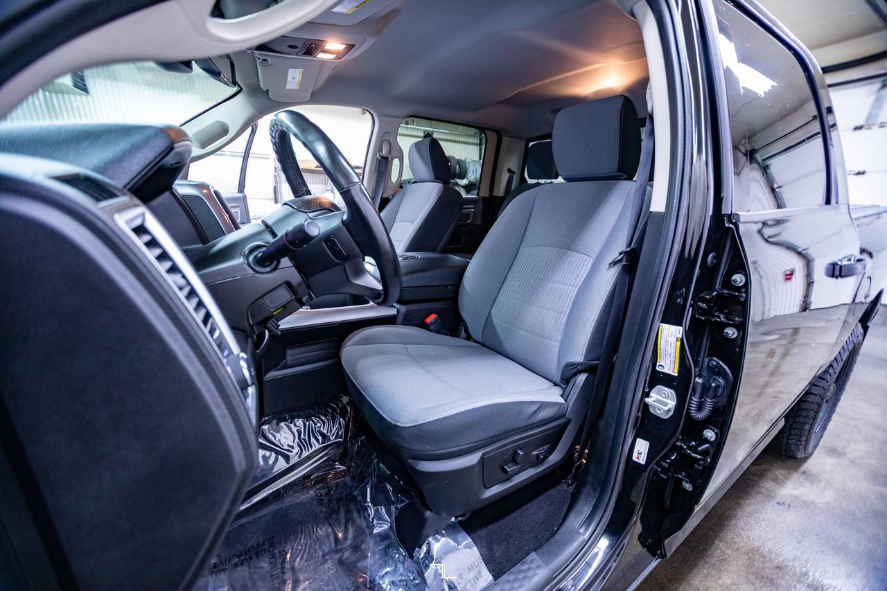 2023 Ram 1500 Classic 4x4 Crew Cab SLT Nav BCam Red Deer AB