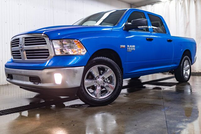 2023 Ram 1500 Classic 4x4 Crew Cab SLT Nav Roof BCam Red Deer AB