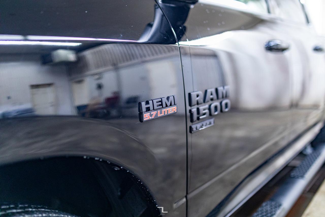 2023 Ram 1500 Classic 4x4 Crew Cab SLT Nav Roof BCam Red Deer AB