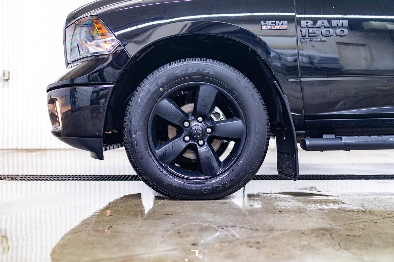 2023 Ram 1500 Classic 4x4 Crew Cab SLT Nav Roof BCam Red Deer AB