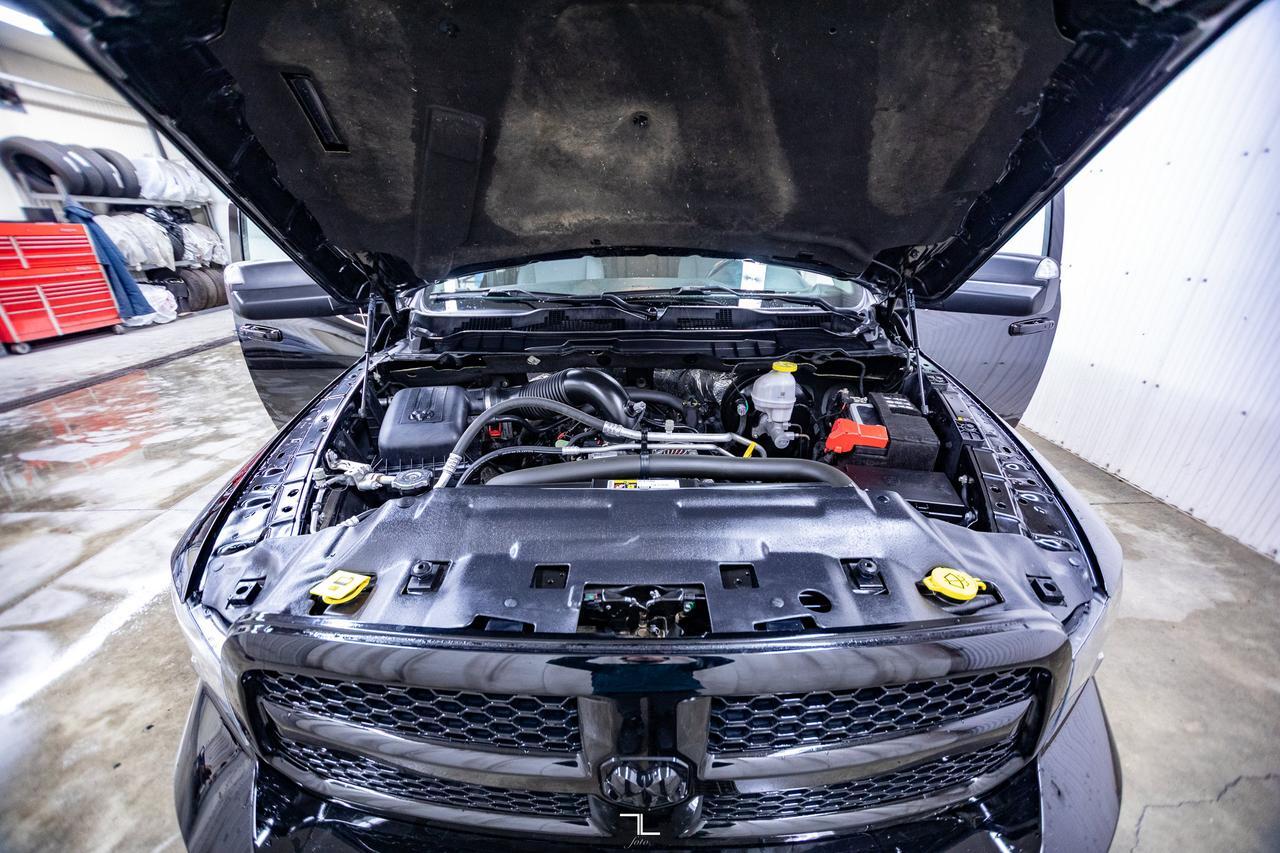 2023 Ram 1500 Classic 4x4 Crew Cab SLT Nav Roof BCam Red Deer AB