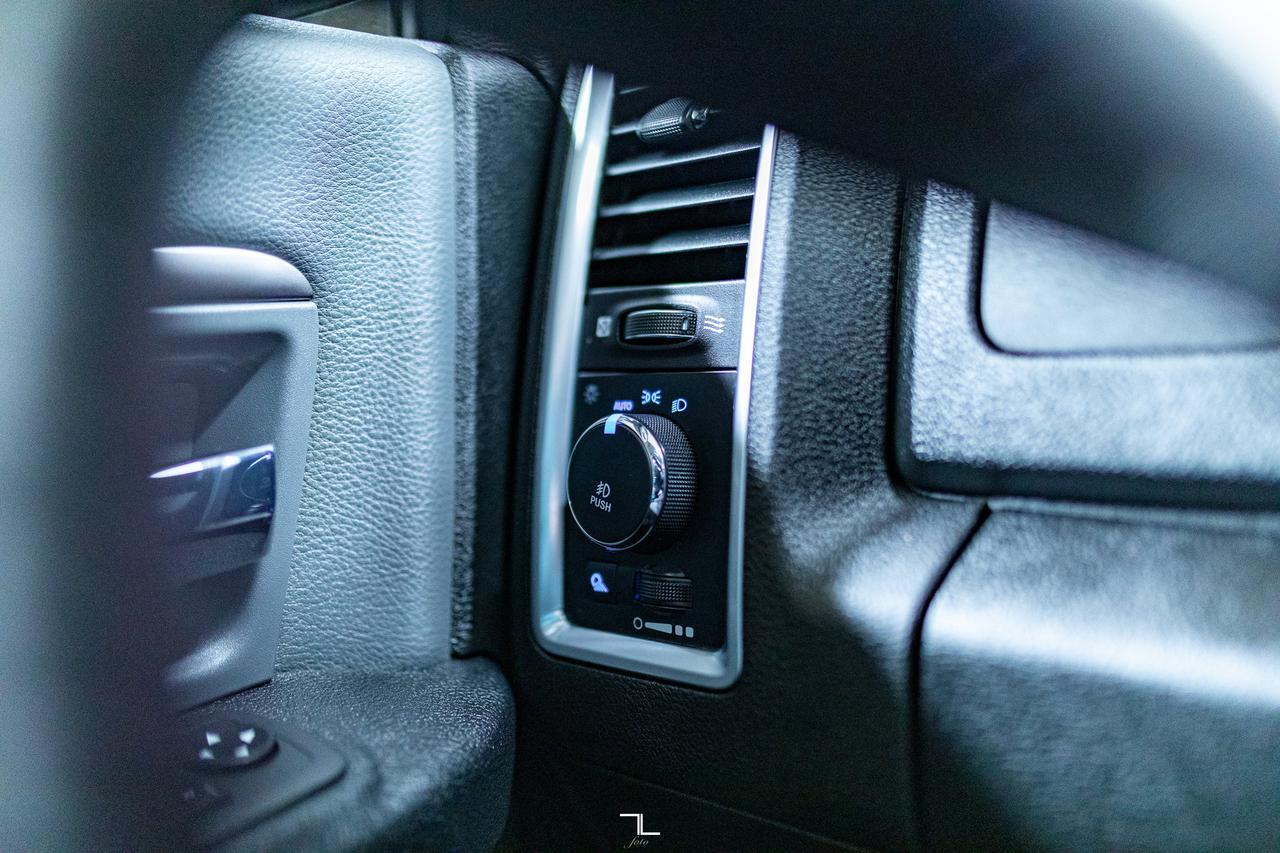 2023 Ram 1500 Classic 4x4 Crew Cab SLT Nav Roof BCam Red Deer AB