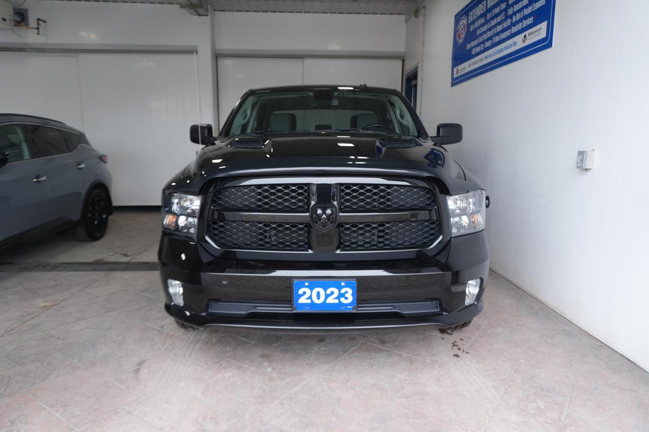2023 Ram 1500 Classic Express 4WD CREW CAB 5'7" BOX Listowel ON