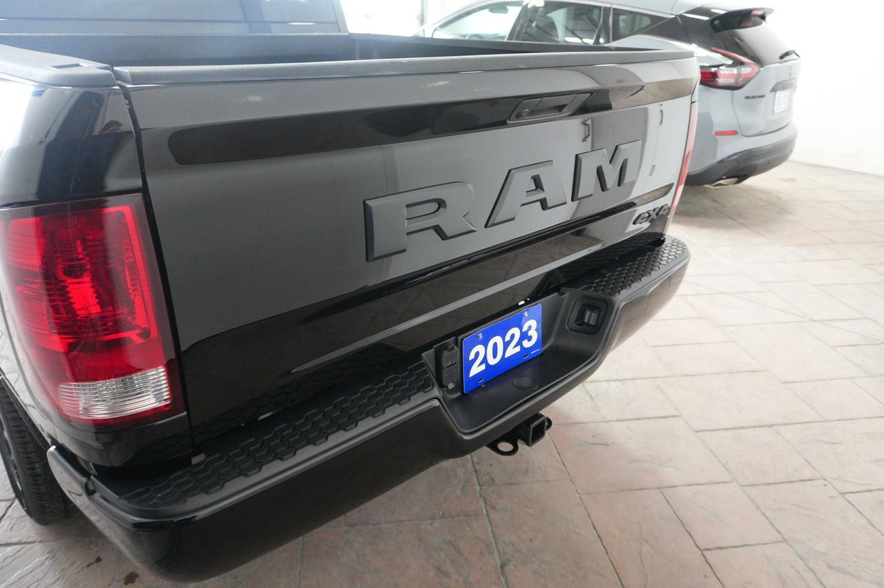 2023 Ram 1500 Classic Express 4WD CREW CAB 5'7" BOX Listowel ON