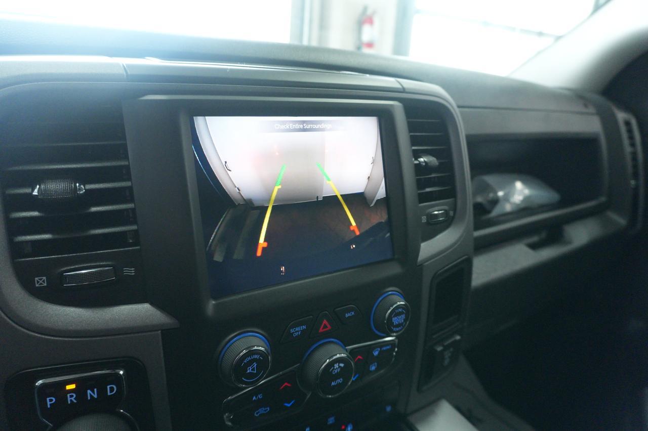 2023 Ram 1500 Classic Express 4WD CREW CAB 5'7" BOX Listowel ON