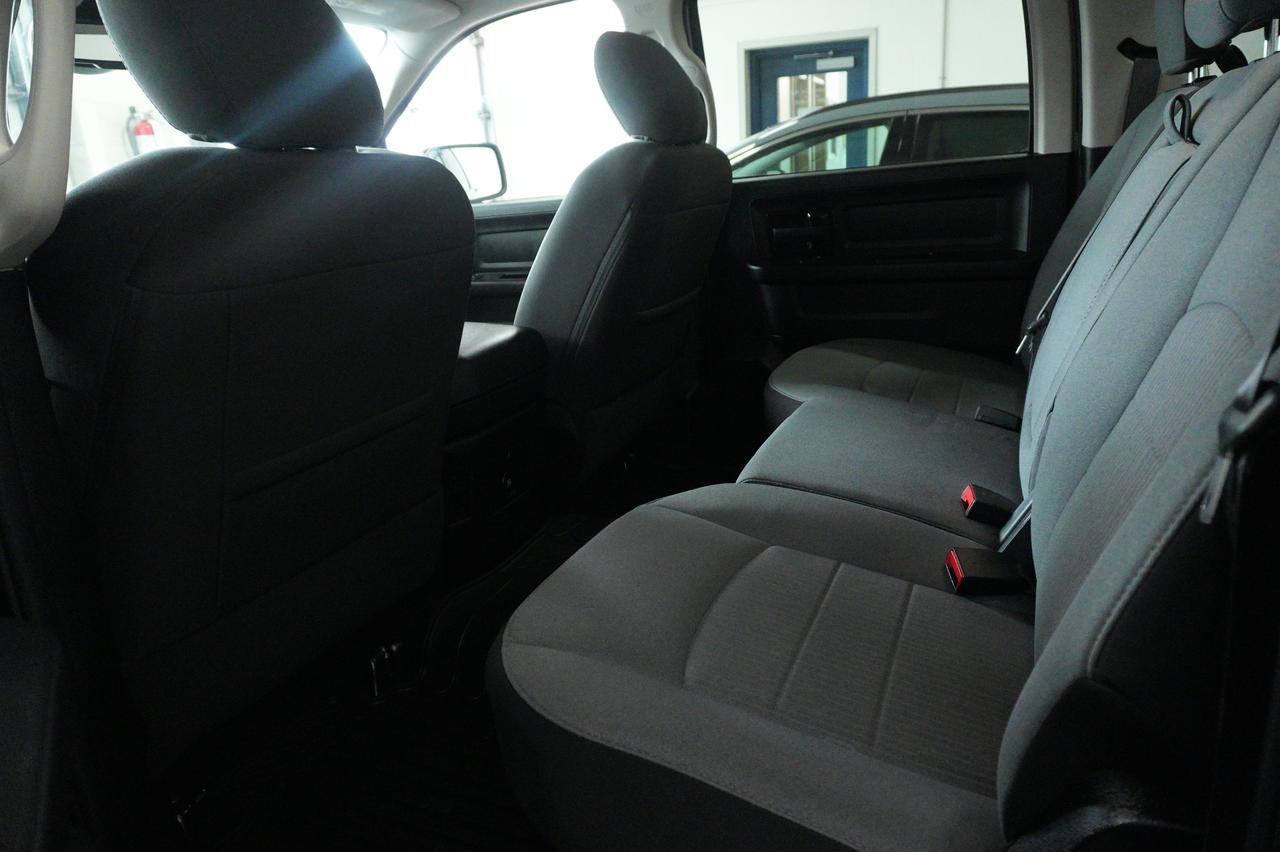 2023 Ram 1500 Classic Express 4WD CREW CAB 5'7" BOX Listowel ON