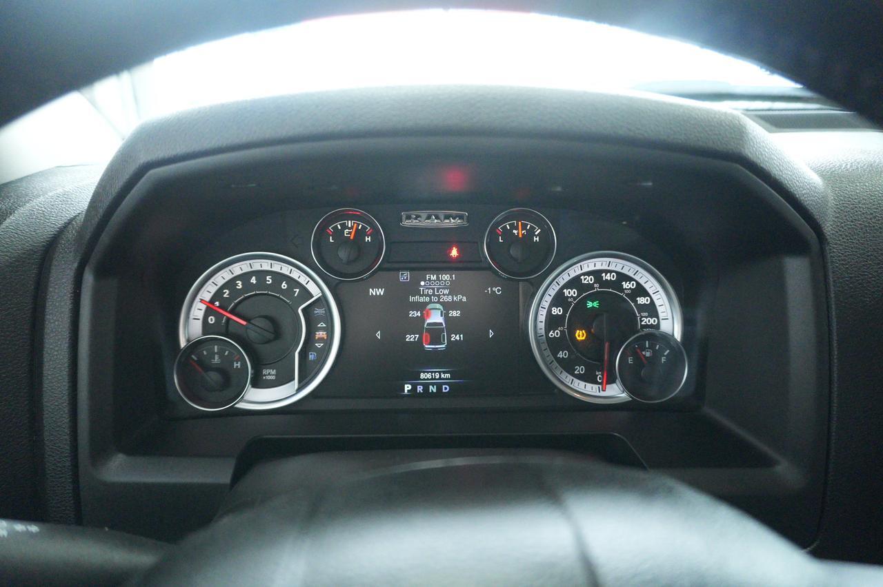 2023 Ram 1500 Classic Express 4WD CREW CAB 5'7" BOX Listowel ON