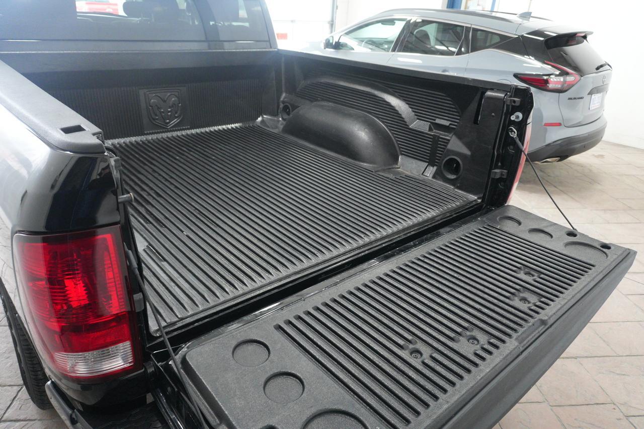 2023 Ram 1500 Classic Express 4WD CREW CAB 5'7" BOX Listowel ON