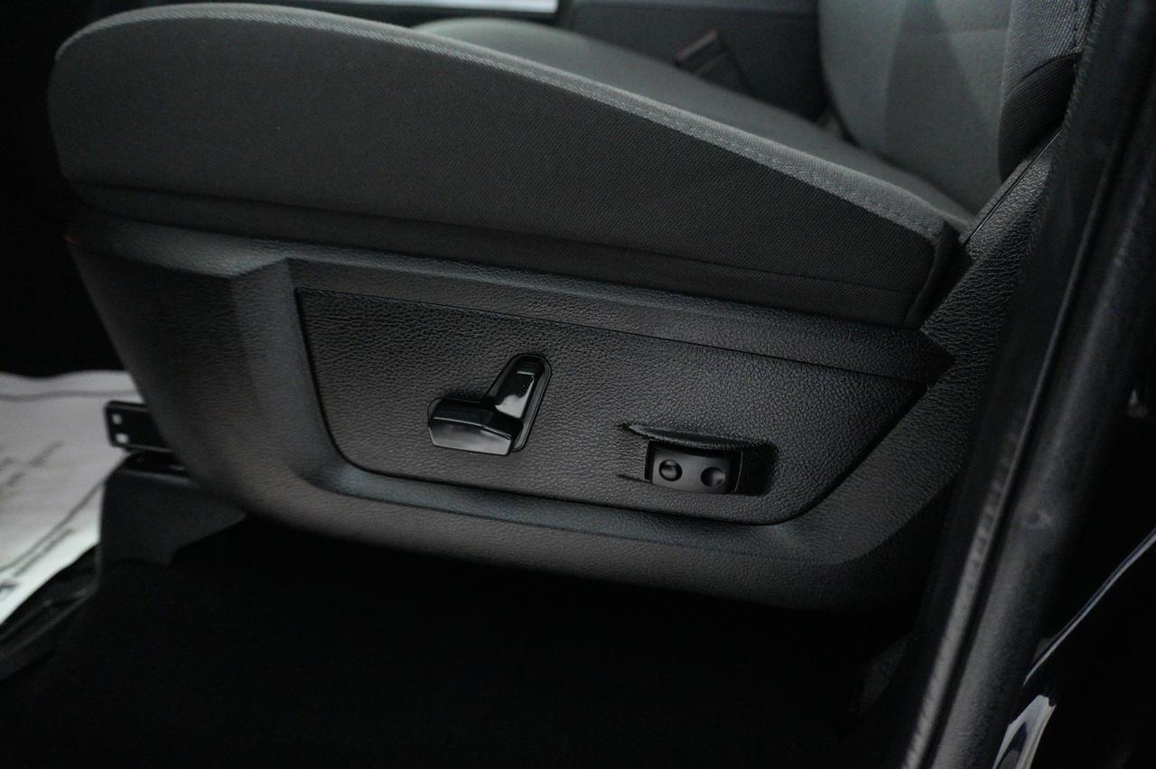 2023 Ram 1500 Classic Express 4WD CREW CAB 5'7" BOX Listowel ON