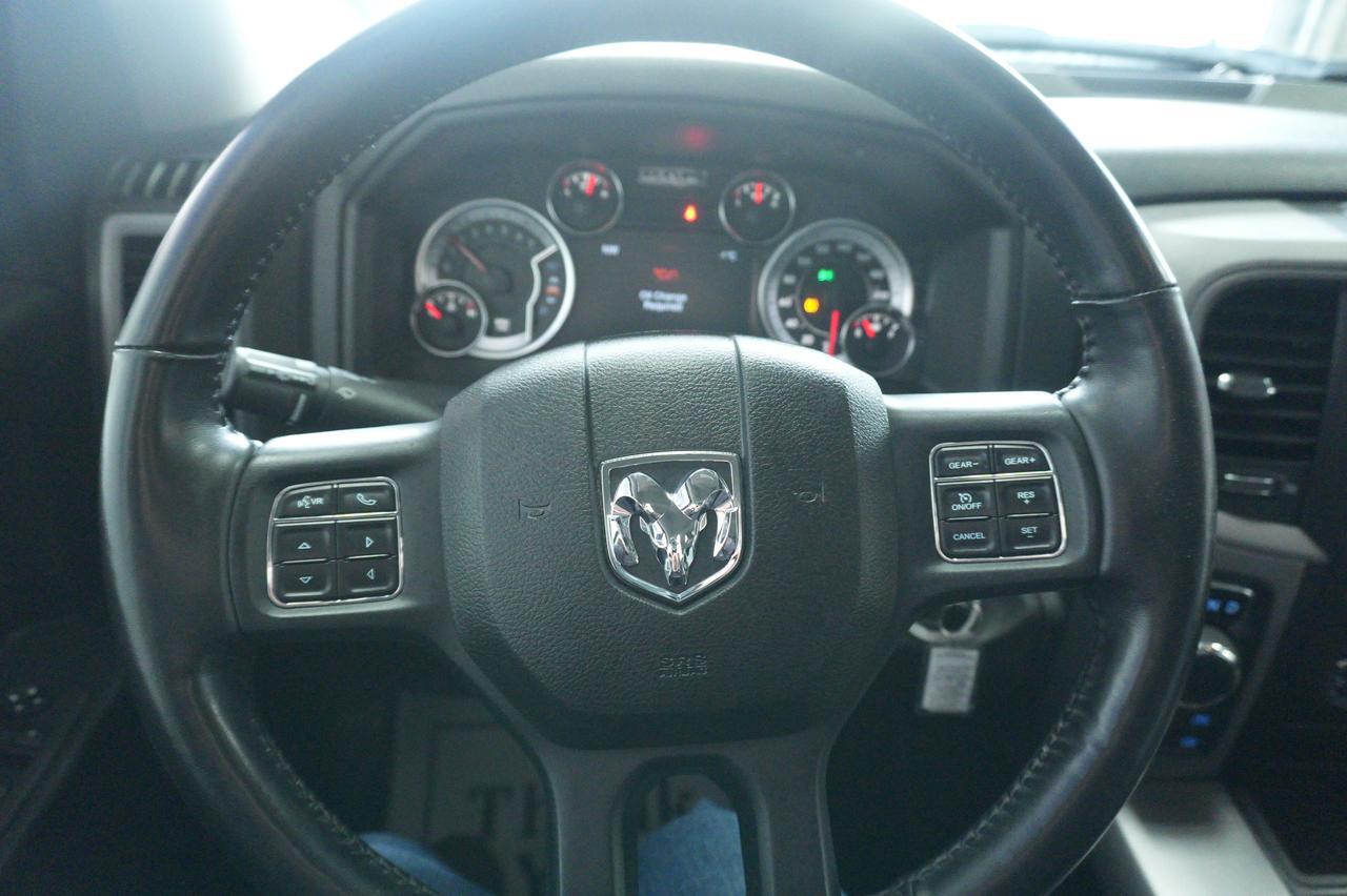 2023 Ram 1500 Classic Express 4WD CREW CAB 5'7" BOX Listowel ON